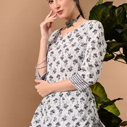 GLOWWORLD Women Floral Printed Regular Kurta with Trousers-image-21