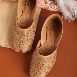 carrito Women Synthetic Round Toe Embellished Mojaris-image-12