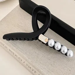 LYKAA Kids Embellished Claw Clip-11