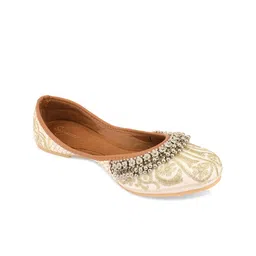 Sangria Women Embellished Gungroo Majoris-image-24