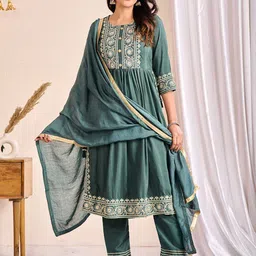 Yavie Floral Yoke Design Thread Work Pleated A-Line Kurta With Trouser & Dupatta image 5