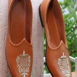 KRITARTH Men Embellished Detail Mojaris-57