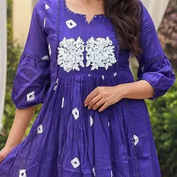 Aaghnya Geometric Printed Notch Neck Thread Work Kurta With Trouser image 3