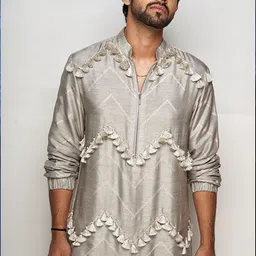 PS MEN BY PAYAL SINGHAL Men Embroidered Regular Thread Work Chanderi Silk Kurta with Pyjamas image 4