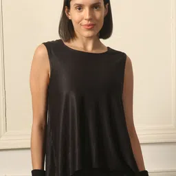 Soie Women Pockets T-shirt-image-51
