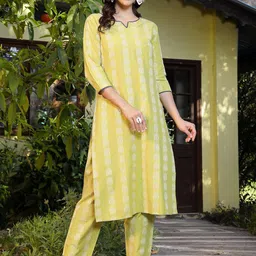 Stylum Women Floral Printed Kurta with Trousers-57