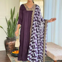 NIZA FASHION Women Floral Embroidered Regular Kurta Sets With Dupatta-image-13