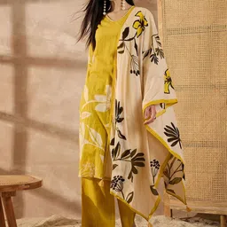 CHETI Women Floral Printed Cotton Kurta with Palazzo & Dupatta-image-35