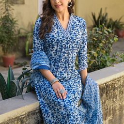 DIVASTRI Women Printed Regular Kurta with Trousers & With Dupatta image 2