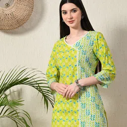 FERANOID Women Pure Cotton Floral Printed V-Neck Kurti-picture-19