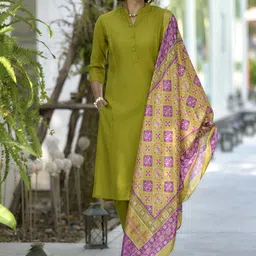 BE IN TEXO FAB Women Regular Thread Work Kurta with Trousers & With Dupatta-picture-32