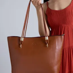20Dresses PU Structured Shoulder Bag with Tasselled-17