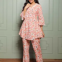 Label Ishnya Floral Printed V-Neck Three-Quarter Sleeves Top With Trouser-image-11