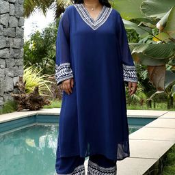 Instafab Plus Size Floral Printed V-Neck Georgette Straight Kurta With Trousers-picture-45