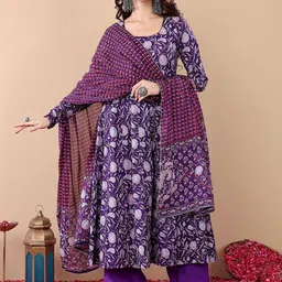 SRILICA Women Floral Printed Kurta with Trousers & Dupatta-picture-10