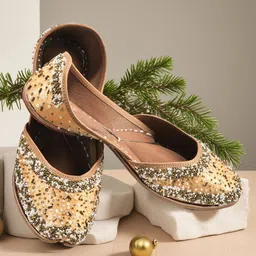 Anouk Women Embellished Ethnic Mojaris Flats-24