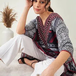 First Resort by Ramola Bachchan Geometric Printed V-Neck Kaftan Tunic image 5
