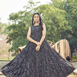 CHANSI Floral Printed Pleated Flared Maxi Dress-image-10