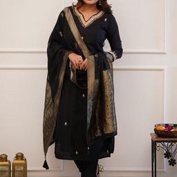 Divyadham Textiles Women Paisley Embroidered Regular Thread Work Chanderi Silk Kurta with Pyjamas & With-20