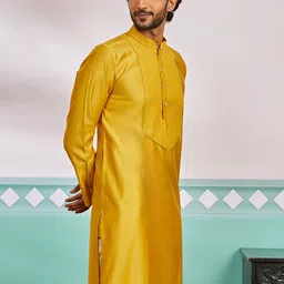 VASTRAMAY Men Geometric Yoke Design Kurta image 4