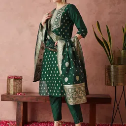 DIVASTRI Floral Embroidered Round Neck Chanderi Silk Kurta With Trousers & Dupatta-image-29