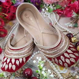 Fulkari Women Embellished Ethnic Mojaris Flats-picture-31
