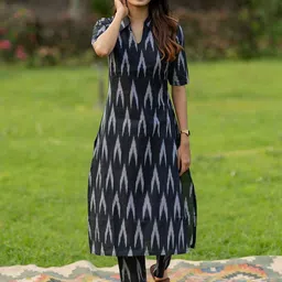 GoSriKi Women Printed Regular Kurta with Trousers-27