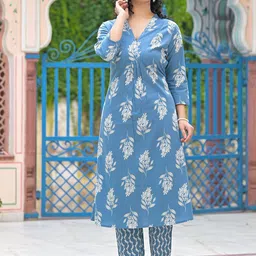 ARAVALII Women Floral Printed Cotton Kurta with Trousers-29