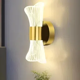KINIS Transparent Acrylic Abstract Shaped Shaped Wall Lamp image 3