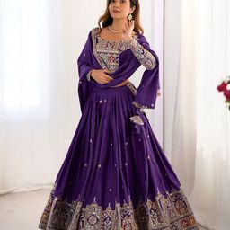 DIVASTRI Embellished Sequinned Semi-Stitched Lehenga & Unstitched Blouse With Dupatta image 2