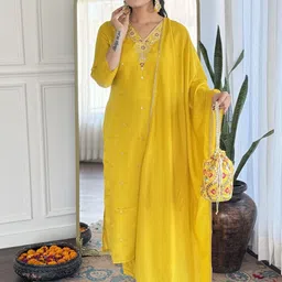 Storebrite Women Floral Embroidered Regular Thread Work Kurta with Trousers & Dupatta-picture-45