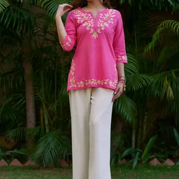 INAAYA JAIPUR Women Floral Embroidered V-Neck Thread Work Pure Cotton Kurti-picture-2