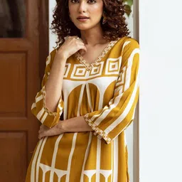 Kaftanize Printed Regular Kurta With Palazzos image 2