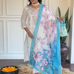 Anouk Women Ethnic Motifs Embroidered Regular Thread Work Kurti with Trousers & With Dupatta image 5