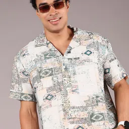 LIMEROAD Men Cotton Cutaway Collar Floral Casual Shirt-image-82