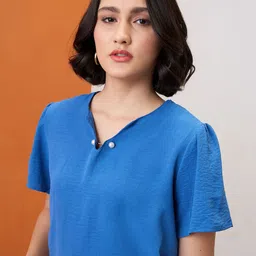 Globus V-Neck Puff Sleeves Solid Pearl Detail Top-picture-41
