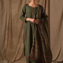 Moda Rapido Floral Printed Gotta Patti Sweetheart Neck Kurta With Trousers & Dupatta-picture-7