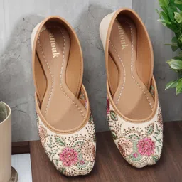 Anouk Embroidered Mojaris-image-81