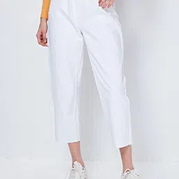 COVER STORY Women White Clean Look Cropped Cotton Jeans With Belt-image-55