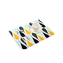 LUXEHOME INTERNATIONAL Set of 5 Yellow & Green Heat Resistant Table Placemat With Runner image 5