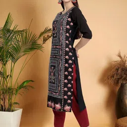 7Threads Selection Of 2 Ethnic Motifs Printed Round Neck Kurtas image 2