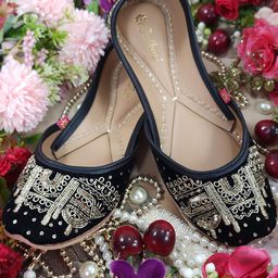 Fulkari Women Embellished Ethnic Mojaris Flats-image-103