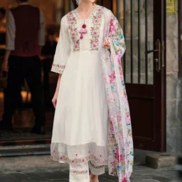 PARIKA CREATION Floral Embroidered Thread Work Straight Kurta With Trousers & Dupatta-12
