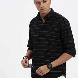 SHOWOFF Men Standard Spread Collar Horizontal Striped Cotton Slim Fit Casual Shirt-image-75