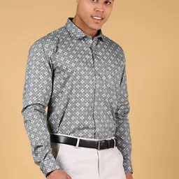 V-Mart Men Geometric Printed Spread Collar Cotton Casual Shirt-image-3