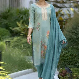 Women Floral Printed Kurti with Trousers & Dupatta-image-37