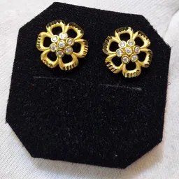 Anshenterpris Gold-Plated Crystals Studded Floral Studs-image-42