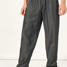 Styli Men Solid Mid-Rise Light Weight Loose Fit Jeans-image-7