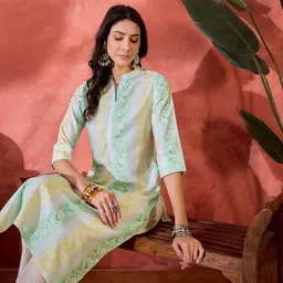 Sangria Floral Printed Mandarin Collar Straight Kurta-image-90