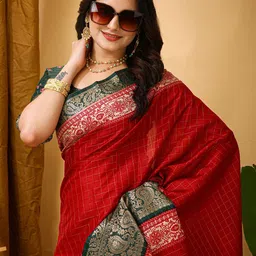 Divastri Checked Printed Zari Kanjeevaram Saree With Unstitched Blosue Piece image 3